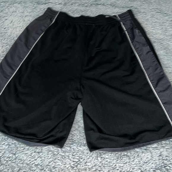 Nike Shorts Size XL - Picture 4 of 12